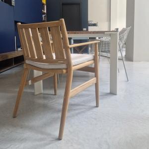 sedia-levante001-roda-stock-10